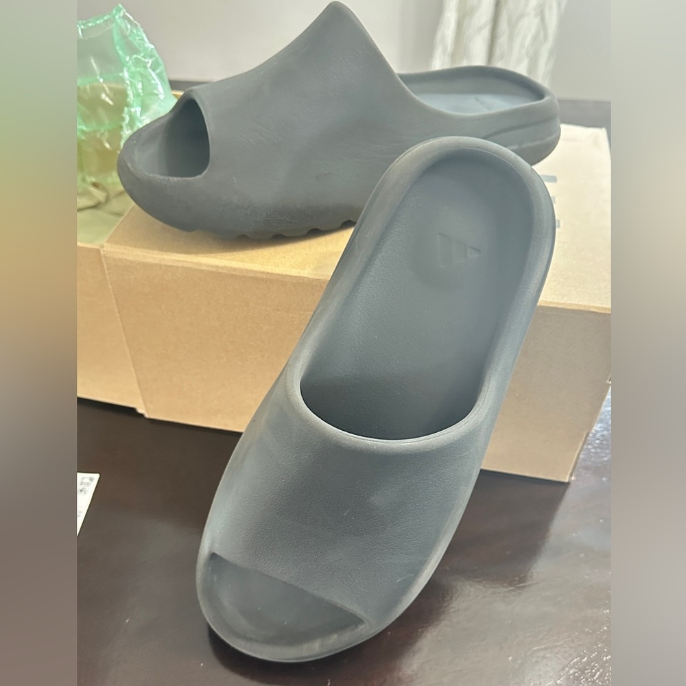 Yeezy slide size 10